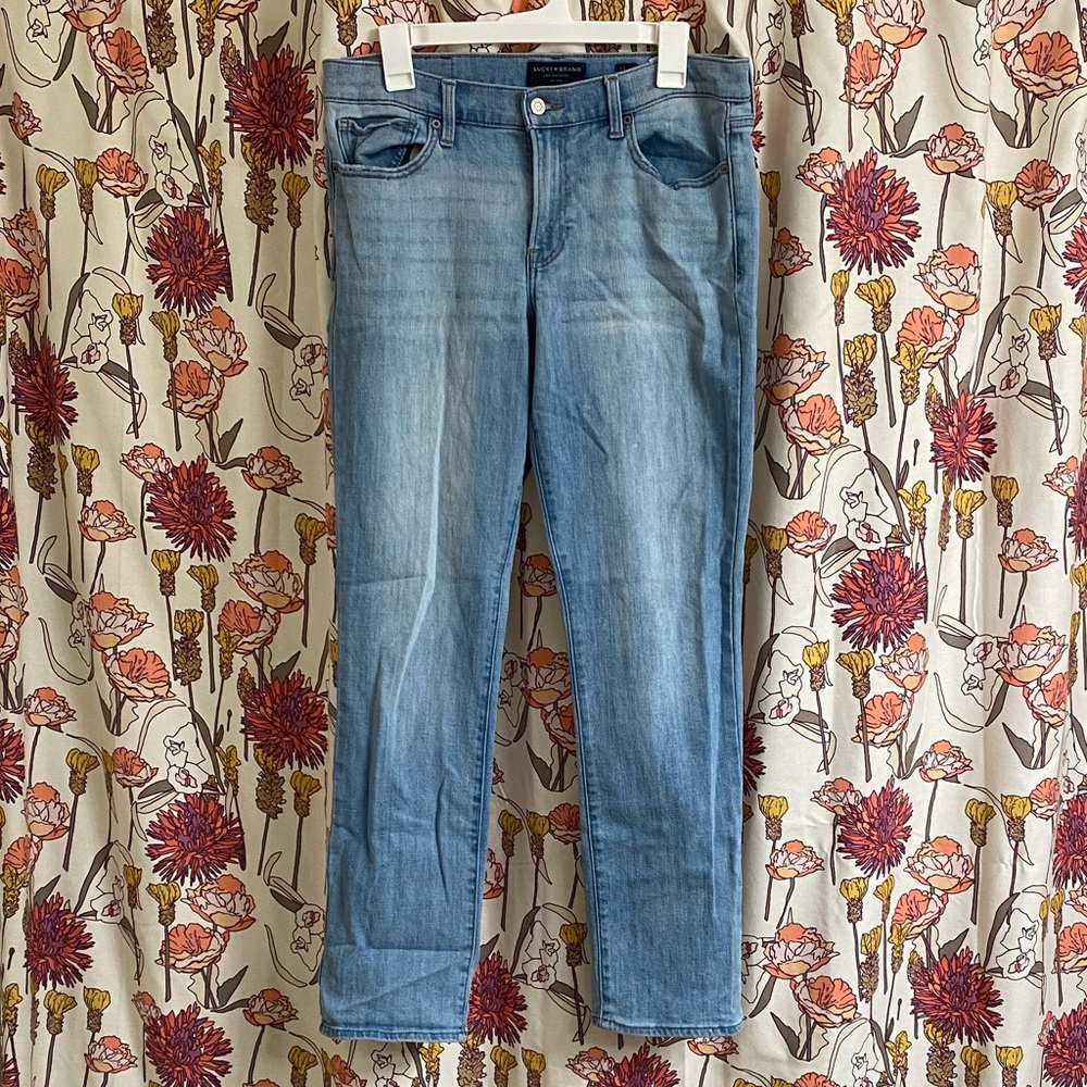 Lucky Brand Women’s Sweet Straight Jeans - Picture 3 of 4